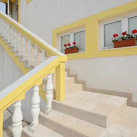 Casa de hóspedes And Sara Petrcane