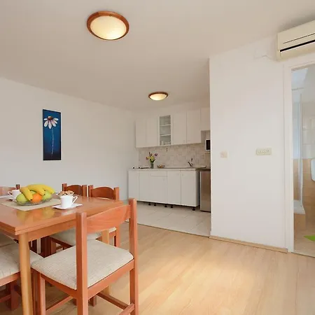 And Sara Guest house *