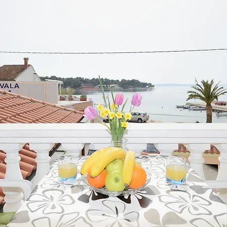 And Sara Guest house *