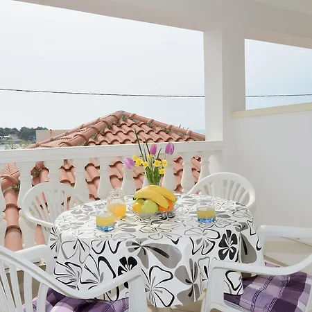 And Sara Guest house *