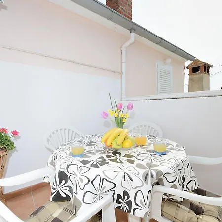 And Sara Guest house