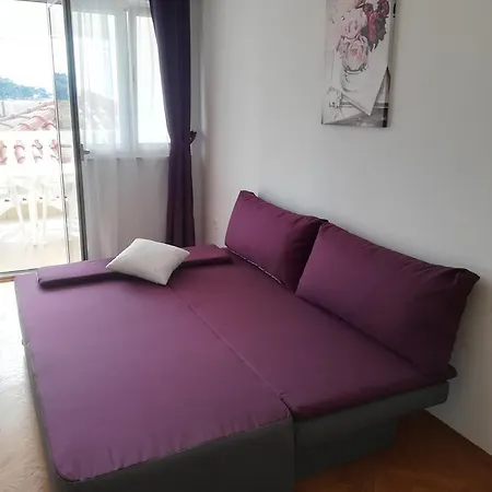 And Sara Guest house Petrcane
