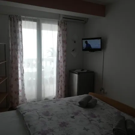 Guest house And Sara Petrcane